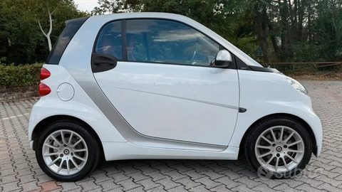 Mostra la foto 2